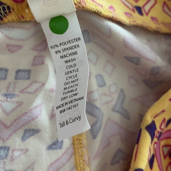 Geometric Lula Leggings. - Picture 3 of 3